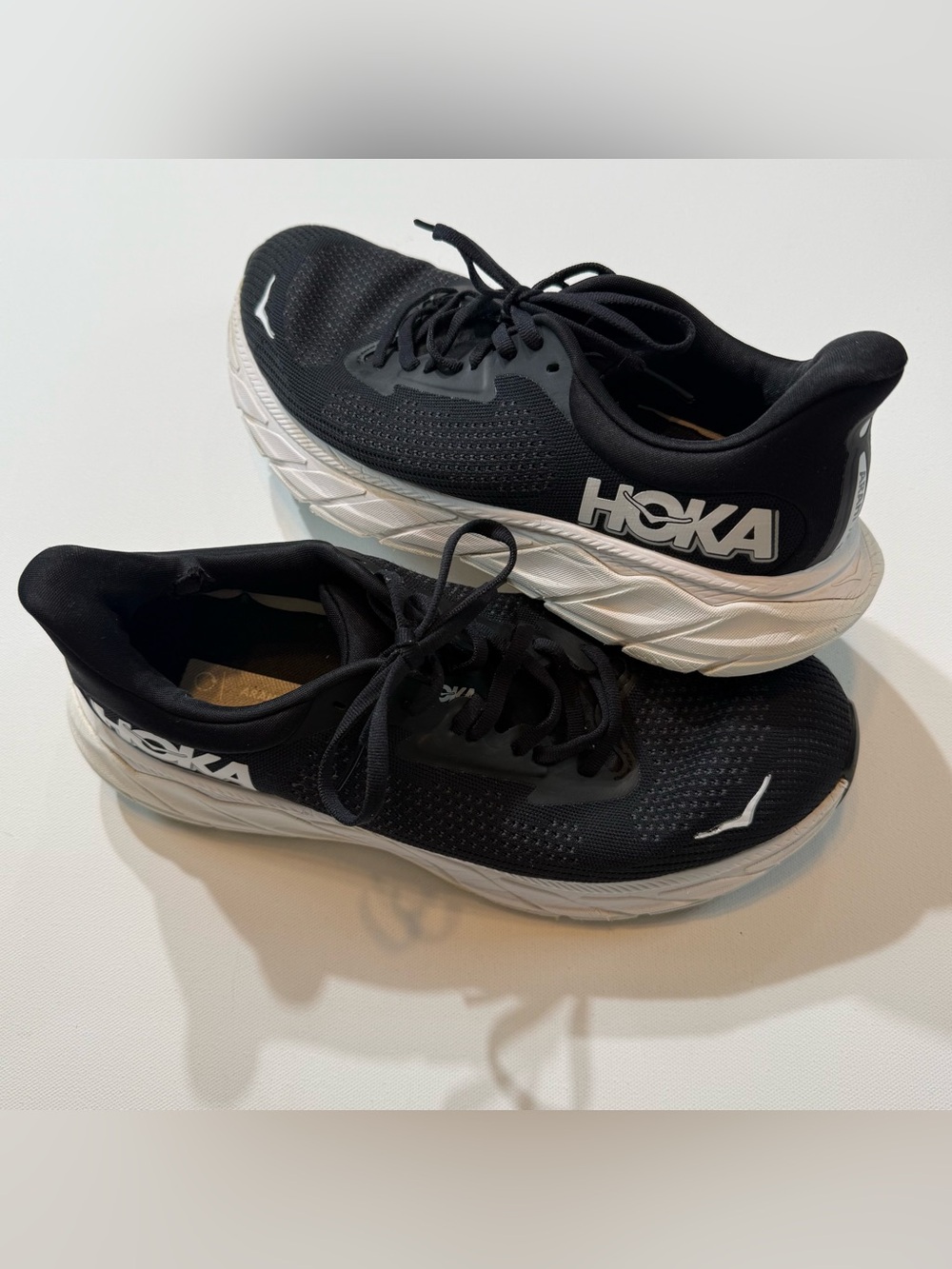HOKA Arahi 7 Black White Running Shoes Men’s Size 9.5 D